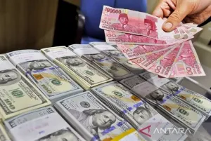 Sentimen Geopolitik Tekan Rupiah ke Level Rp17.859 per Dolar AS