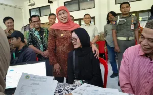 SPMB di Jatim Nonstop Tanggal Merah, Khofifah Pastikan Kenyamanan Akses Calon Siswa 