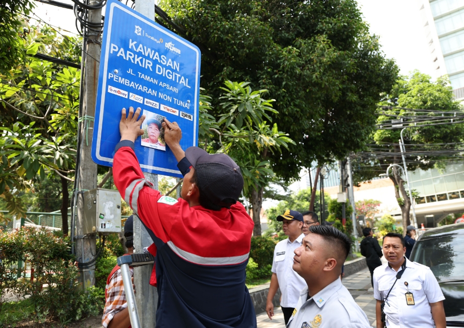 Cegah Penyalahgunaan Identitas, Pemkot Surabaya Pasang Fo...