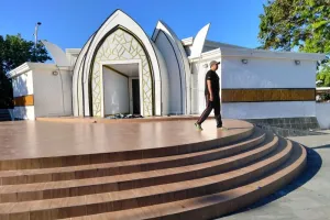 Dinas Pariwisata Kota Mataram: Perbaikan Fasilitas Amphitheater Pantai Ampenan Telah Tuntas