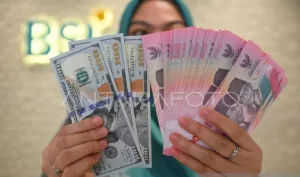 Pelemahan Nilai Tukar Rupiah Tembus Level Baru, Rp17.900 per Dollar AS