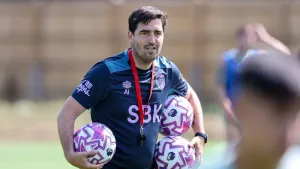 Andoni Iraola Tiba di Liverpool, Selangkah Lagi Resmi Gantikan Arne Slot di Anfield