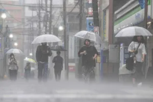 Disapu Topan Jangmi, 23 Warga Jepang Terluka