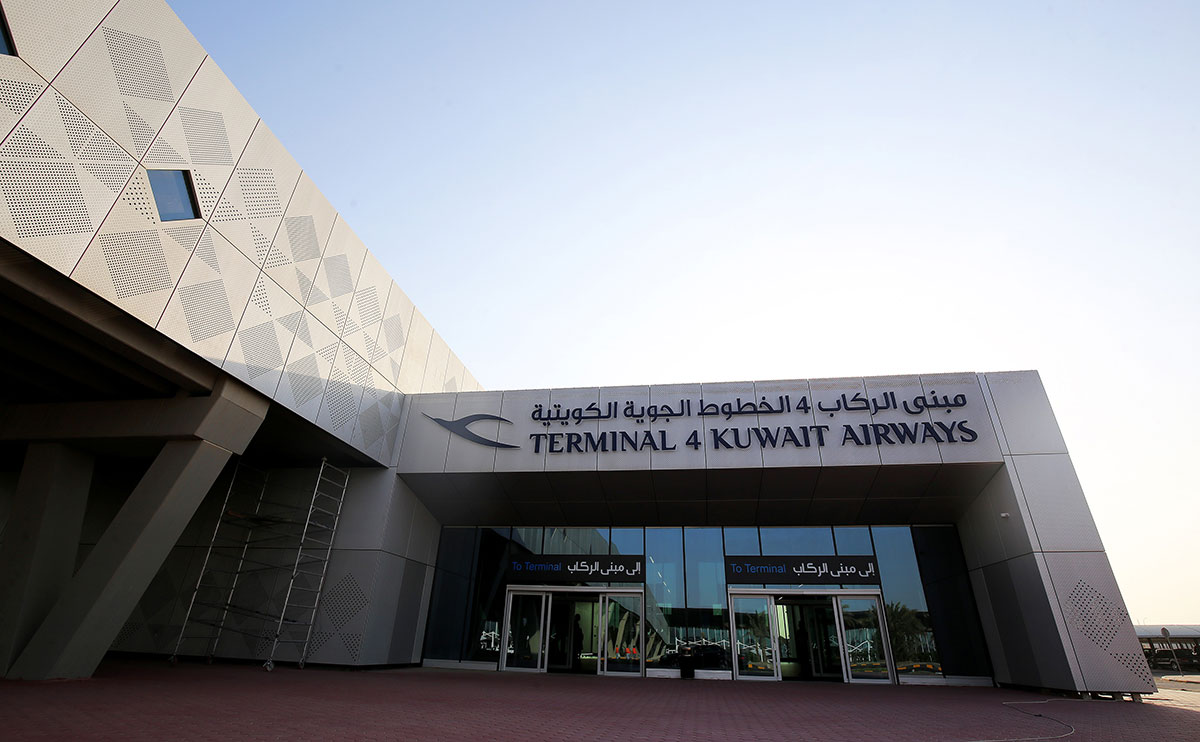 Diserang Rudal Iran, Bandara Internasional Kuwait Lumpuh ...