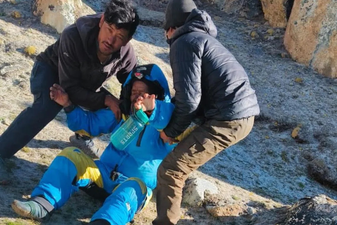 Enam Hari Hilang di Gunung Everest, Pemandu Asal Nepal Di...
