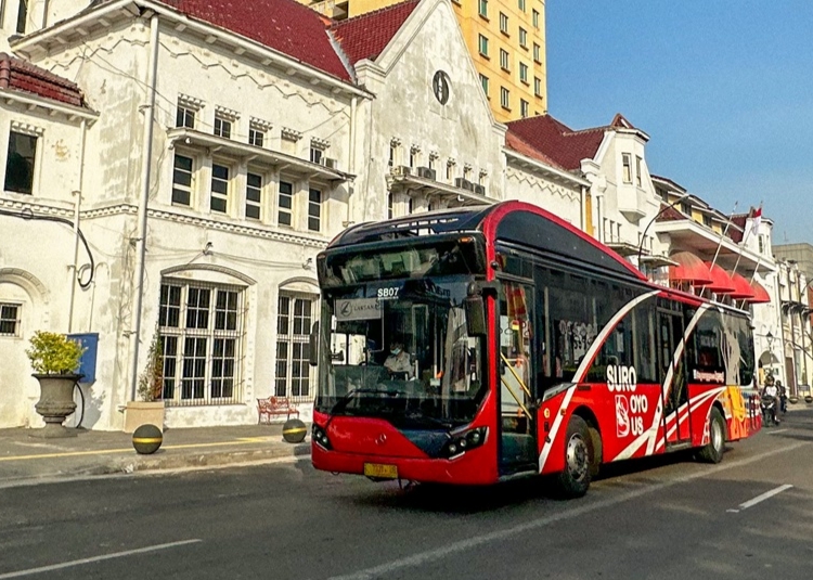 Evaluasi Sopir Sistem Transportasi Publik Surabaya, Penum...