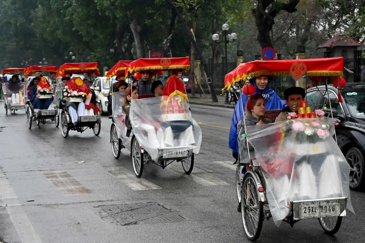 Laris Manis: Vietnam Sudah Diserbu 10,6 Juta Turis Asing ...