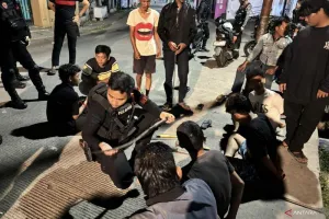 Mau Tawuran, Dua Pemuda Bawa Senjata Diciduk Polisi di Bekasi  