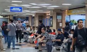 Pemutihan Pajak Kendaraan Bikin Samsat Jakarta Barat Dipadati Warga