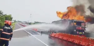 Truk Tangki BBM Pertamina Terbakar Tol Cisumdawu, Penyebab Diduga Api dari Ban Belakang, Rp3,2 Miliar Melayang!