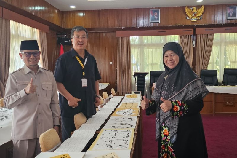 Festival Seabad Jam Gadang Pamerkan Kaligrafi China Musli...