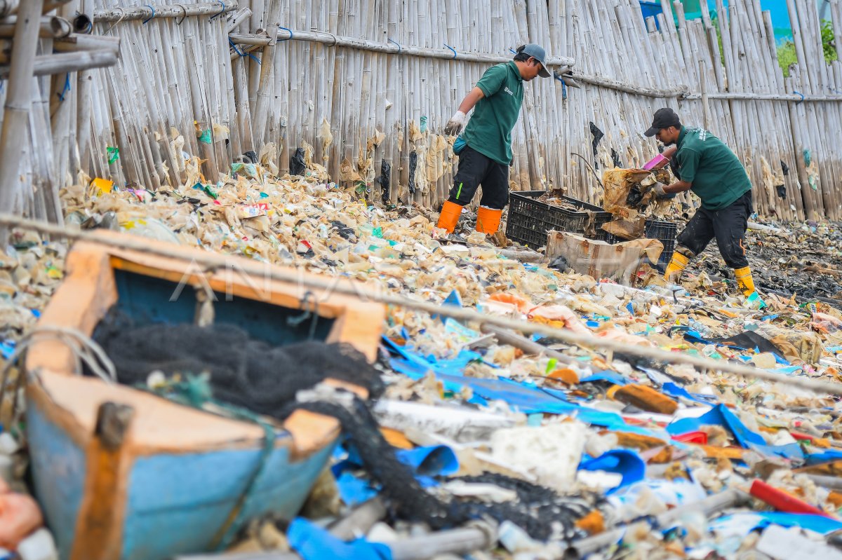 Pembersihan Sampah Muara Angke Capai 90 Persen, Target Ra...