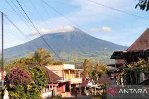 Brigade Kembali Buka Jalur Pendakian Gunung Dempo