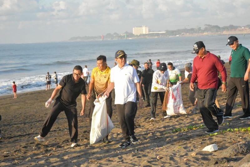 Denpasar Gerak Massal Bersihkan Pantai, 50 Ribu Warga Turun Tangan