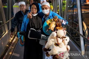 Jamaah Haji Kloter 03 Debarkasi Banjarmasin Asal Tabalong Tiba di Tanah Air