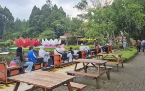 Kunjungan Wisatawan di Band...
