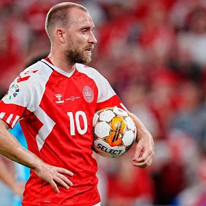 Eriksen Kembali Kolaps di Lapangan, Dokter Tim Denmark Pastikan Kondisinya Stabil