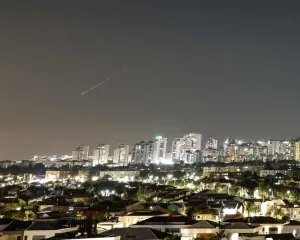 Iran Lancarkan Serangan Rud...