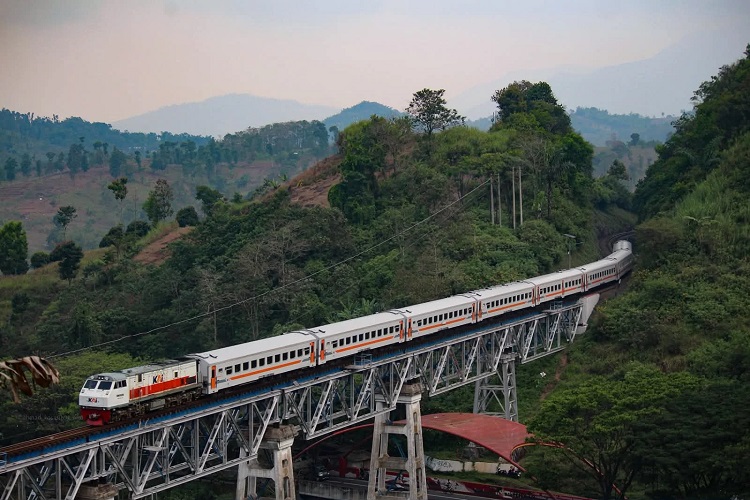 KAI: Penumpang KA Ciremai Semarang-Bandung Naik 9,02 Persen