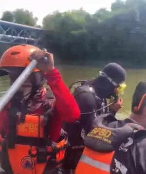Pemancing Tenggelam, Empat Penyelam Sisir Sungai Romokalisari Surabaya
