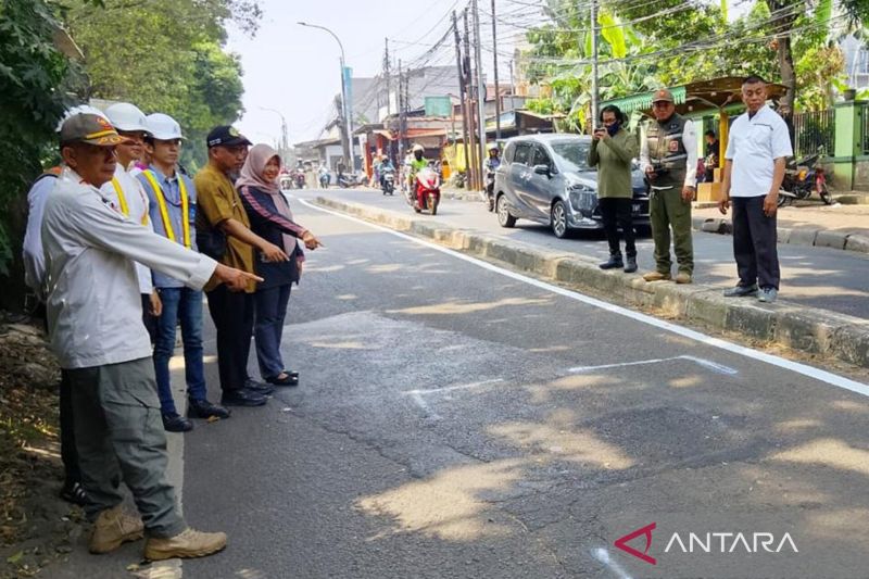 Pemkot Jakarta Timur Perbaiki Empat Titik Jalan Rawan Amblas
