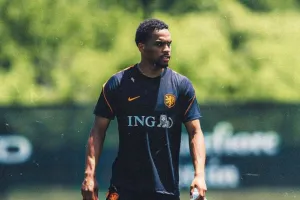 Bek Arsenal, Jurrien Timber, Dicoret dari Skuad Belanda karena Cedera