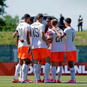 Laga Uji Coba: Dua Gol Cody...