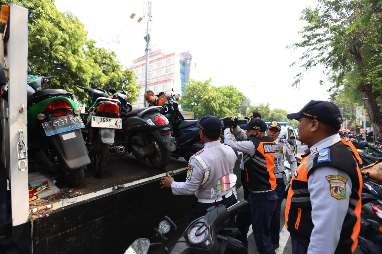 Pemprov DKI Kerahkan 600 Personel Tertibkan Parkir Liar d...