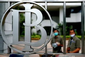 Rupiah Tertekan, BI Naikkan...