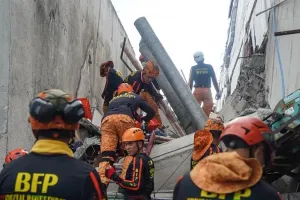 Sedikitnya 35 Orang Meningg...