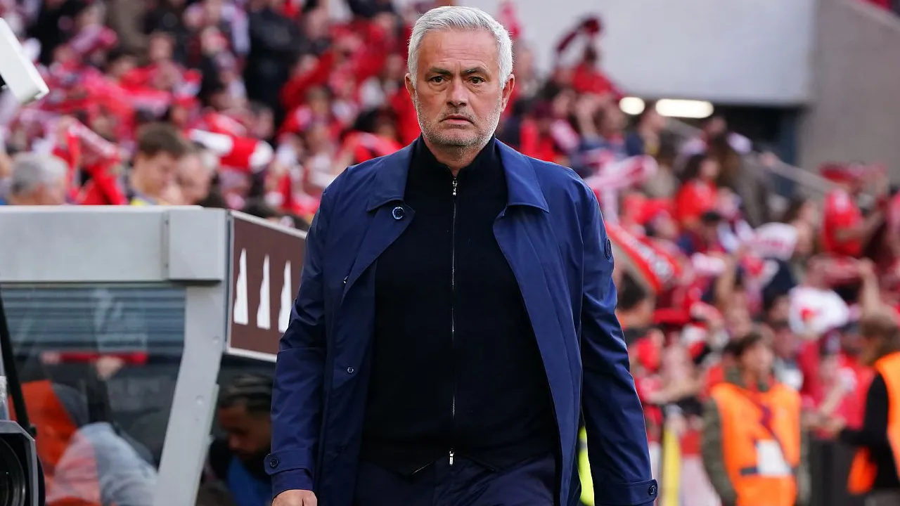 Benfica Resmi Berpisah dengan Mourinho, Jalan Kembali ke ...
