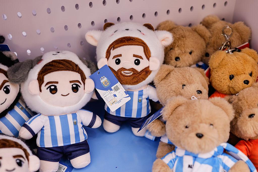 Boneka Messi Laris Manis, Perusahaan Tiongkok Raup Untung...