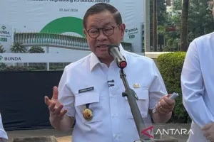 Gubernur Pramono Anung Sebu...