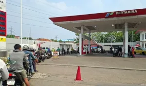 Harga Pertamax Naik, Antrea...