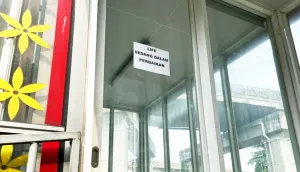 Jeritan Hati Lansia yang Susah Payang Tangga karena Lift JPO Lenteng Agung tak Berfungsi