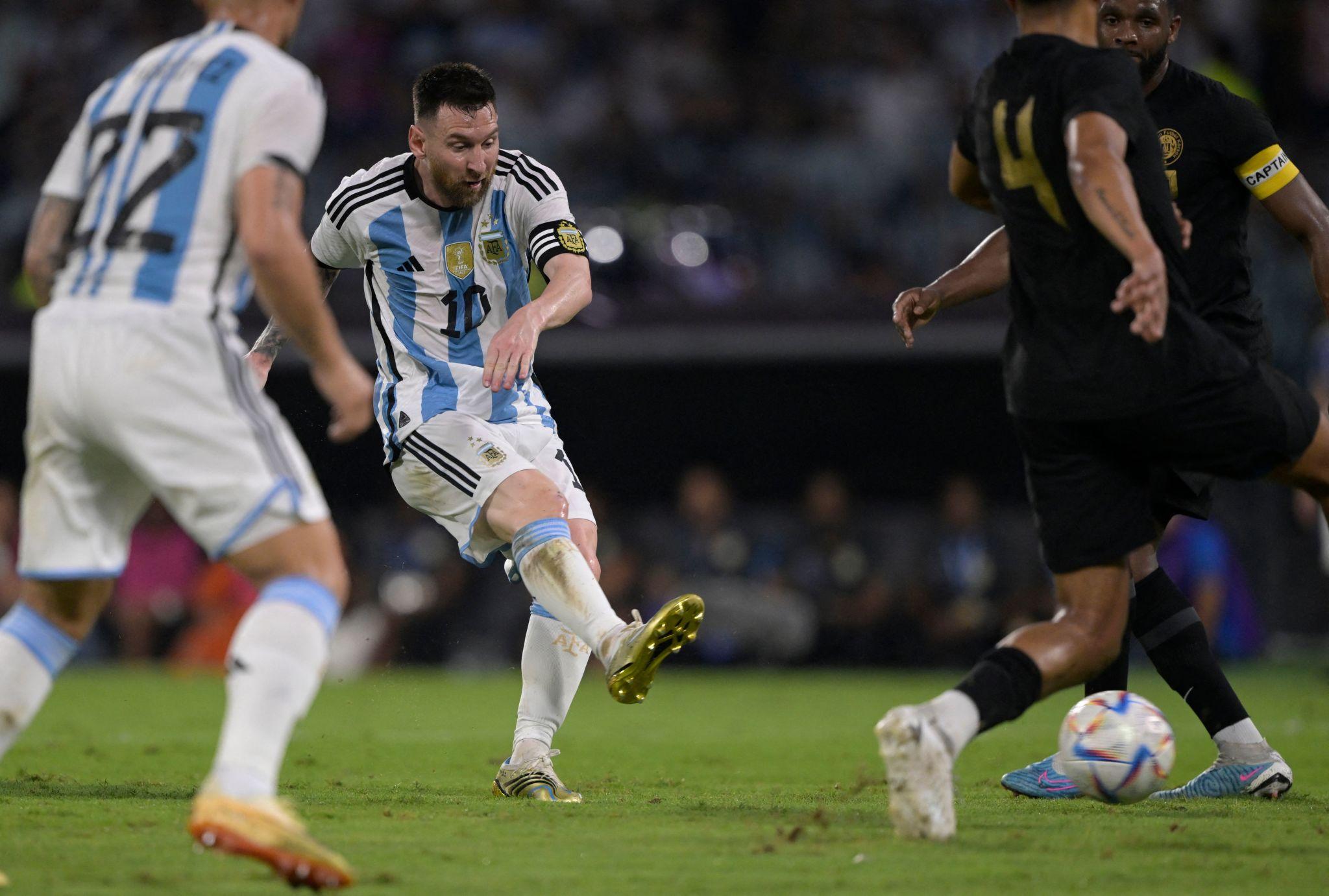 Messi Cetak Gol Usai Pulih dari Cedera, Argentina Taklukk...