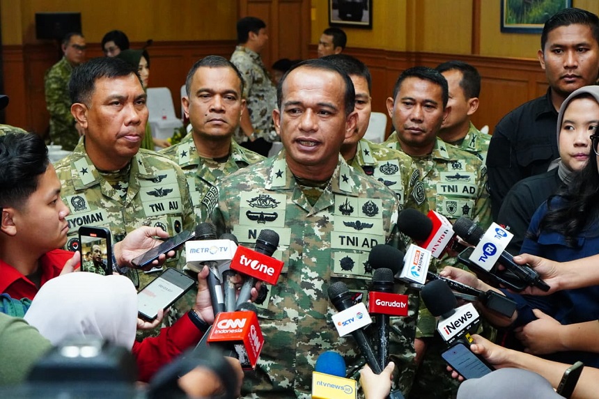 Perkuat Sinergi Informasi, Kapuspen TNI Gelar Dialog Bers...