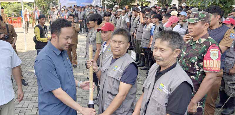 Program Padat Karya Pemkot Bandung Serap 8.600 Tenaga Ker...