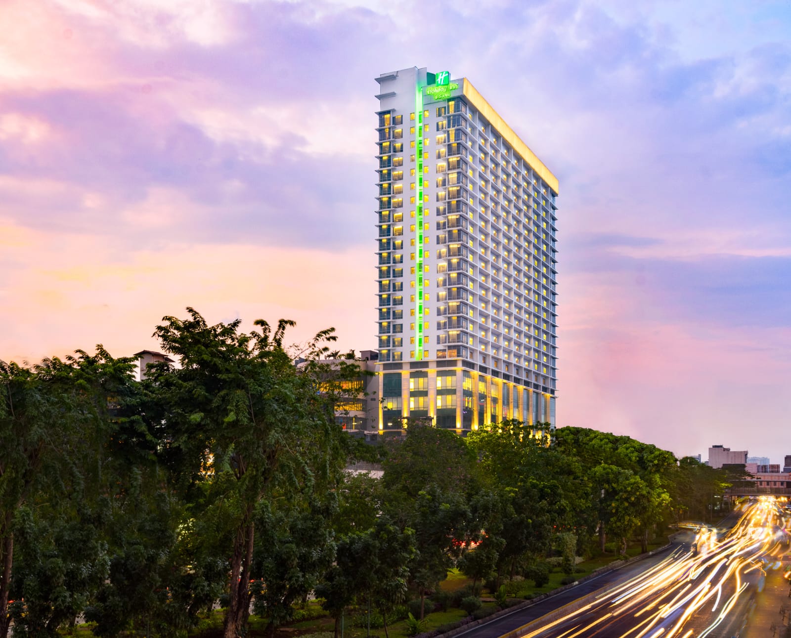Raih 4 Penghargaan Global, Ini Prestasi Holiday Inn Jakarta Gajah Mada
