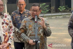 Gubernur DKI Pramono Nilai Bantuan Pembangunan Halte Perkuat Transjabodetabek