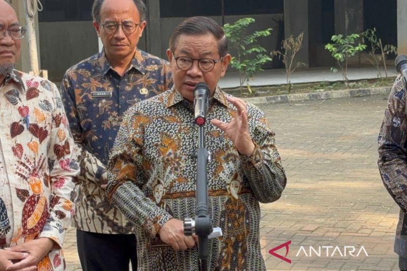 Gubernur DKI Pramono Nilai Bantuan Pembangunan Halte Perkuat Layanan Transjabodetabek