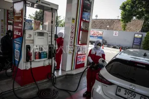 Harga BBM Pertamax Jadi Rp1...