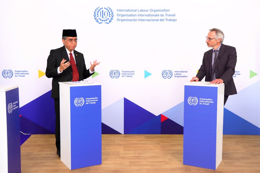 Menaker Yassierli di ILC 114: Perempuan Harus Jadi Penggerak Utama Transformasi Dunia Kerja.