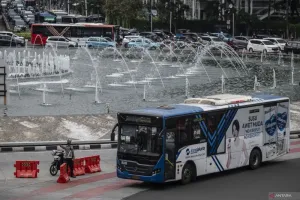 Pengguna Bus Transjabodetabek Harap Tarif Tetap Terjangkau