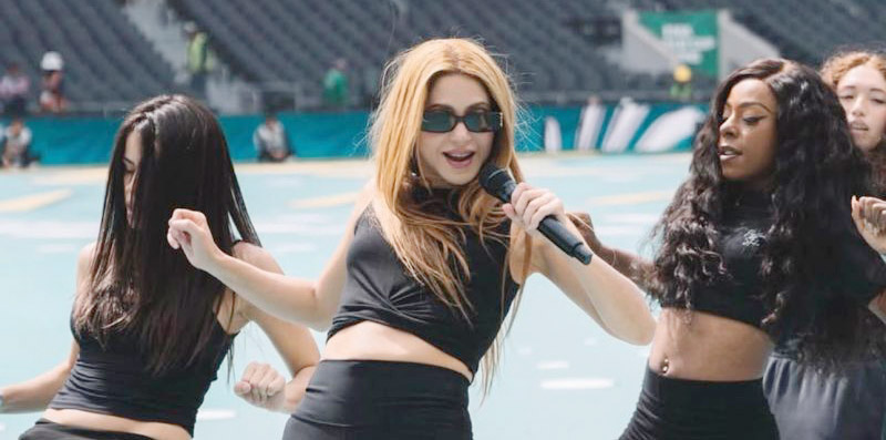 Shakira Resmi Meriahkan Ope...