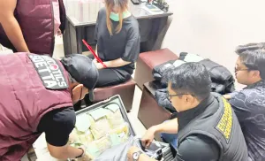 Wanita Asal Tiongkok Selund...