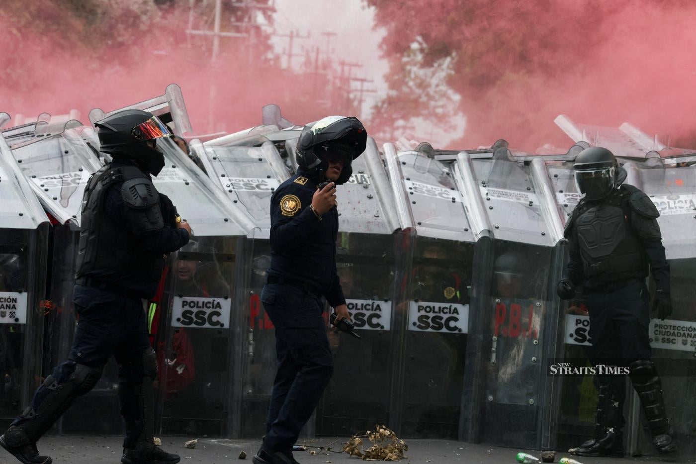 Bentrokan Pecah di Luar Stadion Azteca Saat Piala Dunia M...
