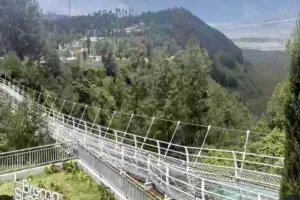 Bromo Tambah Magnet Baru, Jembatan Kaca Dibuka Tepat di Musim Liburan Sekolah