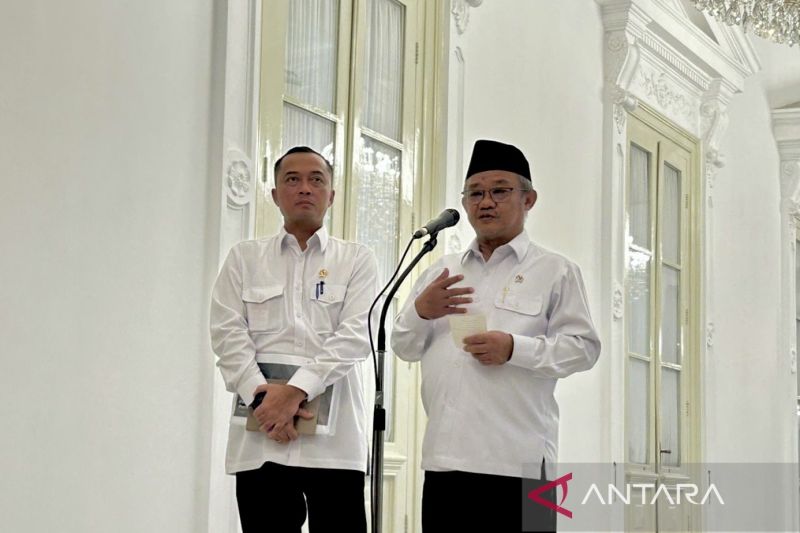 Prabowo Minta Mendikdasmen Bentuk Tim Evaluasi Buku Ajar ...