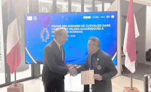 Wakil Rektor ITB Terima Penghargaan Akademik dari Pemerintah Prancis